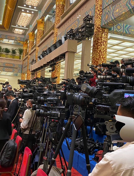 习近平在20届中共中央政治局常委会见中外记者的讲话